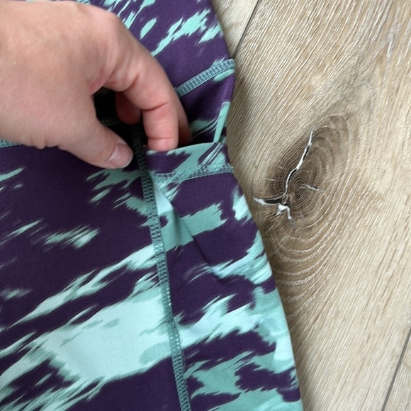 Body Glove Printed High Waisted 7/8 Athletic Fitness Leggings with Pocket - Picture 6 of 10